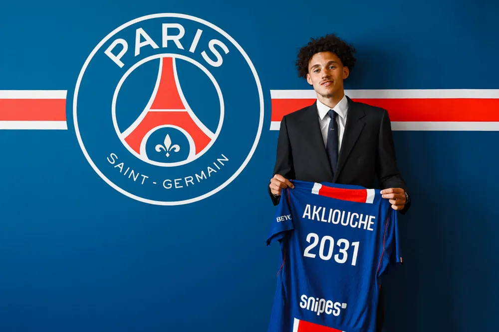 Maghnes Akliouche : "J'ai hâte de porter ce maillot du PSG"