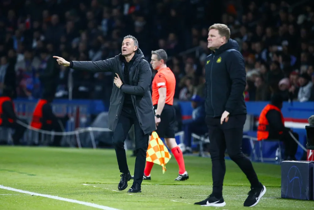 Luis Enrique sur le banc du PSG (PSG.FR)