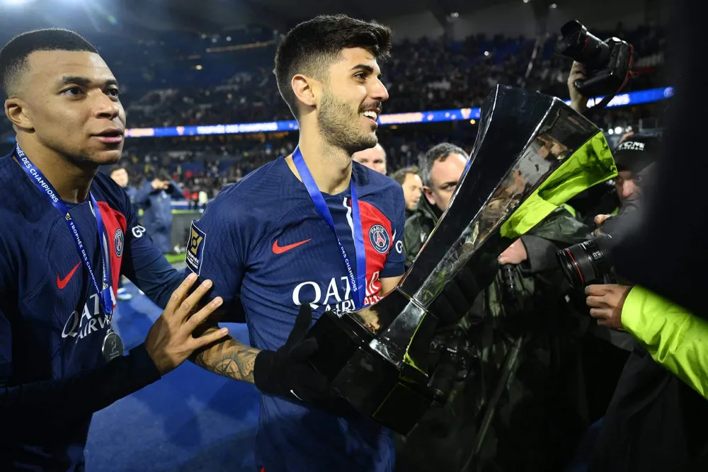 Lucas Beraldo, le défenseur du PSG (PSG.FR)