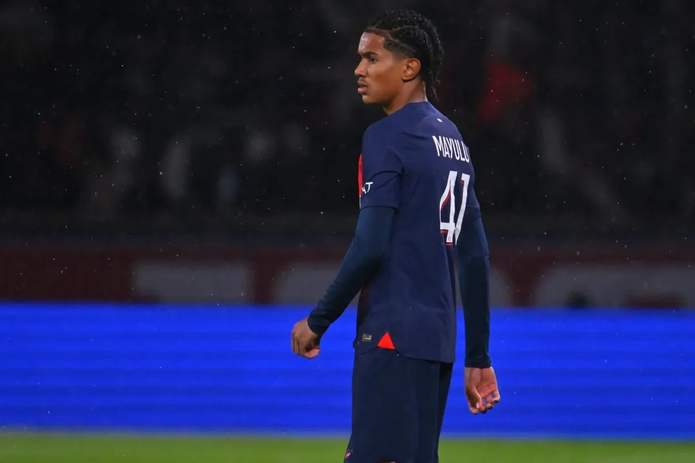 Senny Mayulu avec le PSG (PSG.FR)