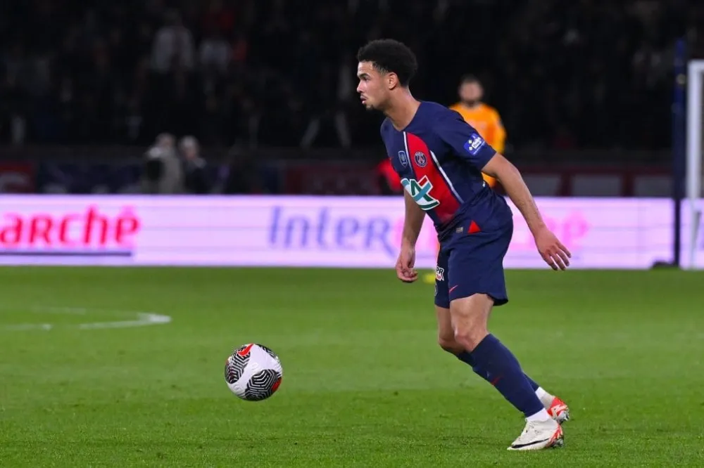 Warren Zaïre-Emery avec le PSG (PSG.FR)