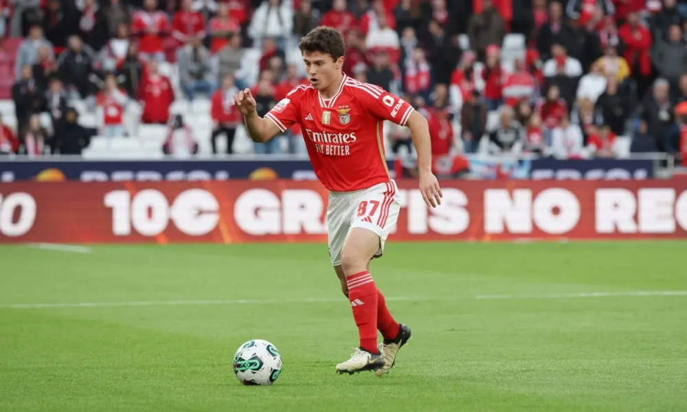 João Neves avec le Benfica Lisbonne (slbenfica.pt)