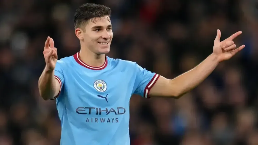 Julian Alvarez avec Manchester City (mancity.com)