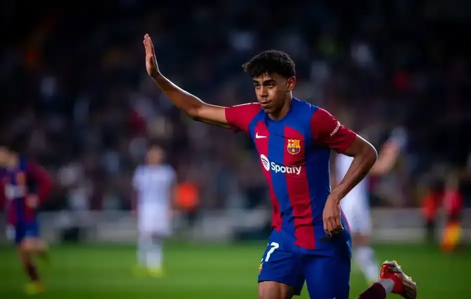 Lamine Yamal, l'attaquant du Barça (fcbarcelona.fr)