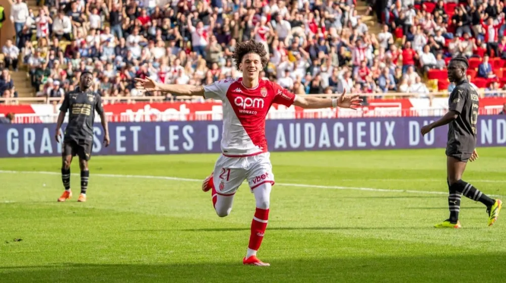 Maghnes Akliouche avec l'AS Monaco (asmonaco.com)
