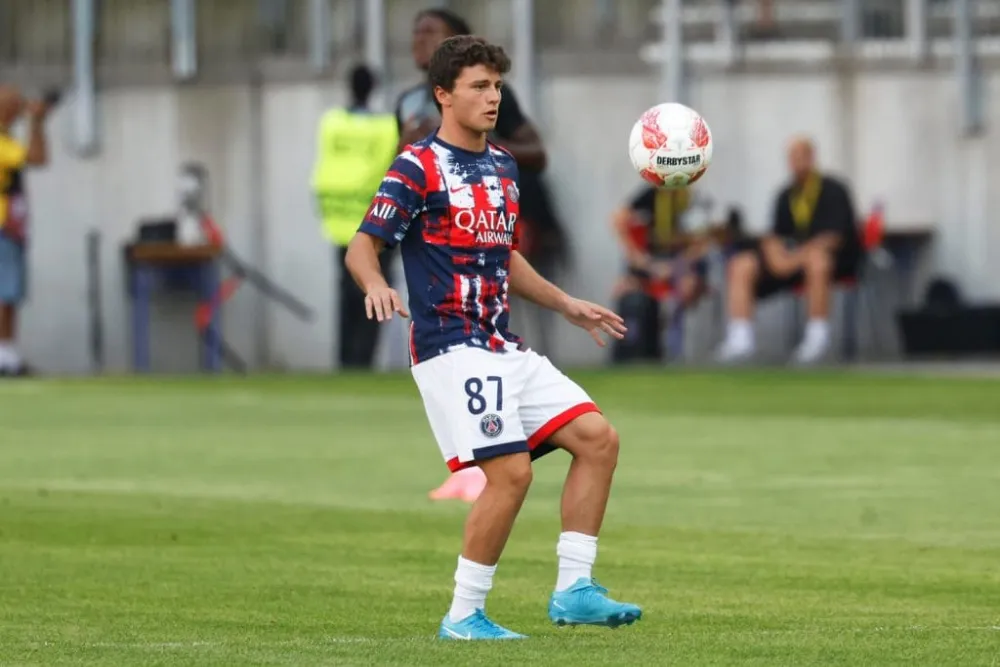 Joao Neves avec le PSG (PSG.FR)
