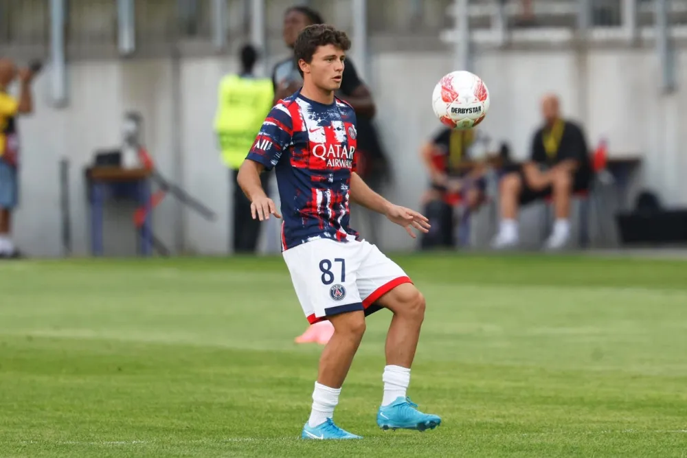 Joao Neves avec le PSG (PSG.FR)