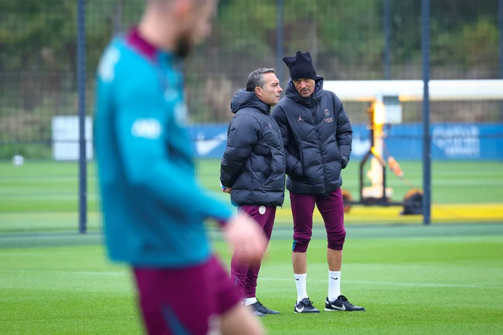 Luis Enrique à l'entrainement (PSG.FR)