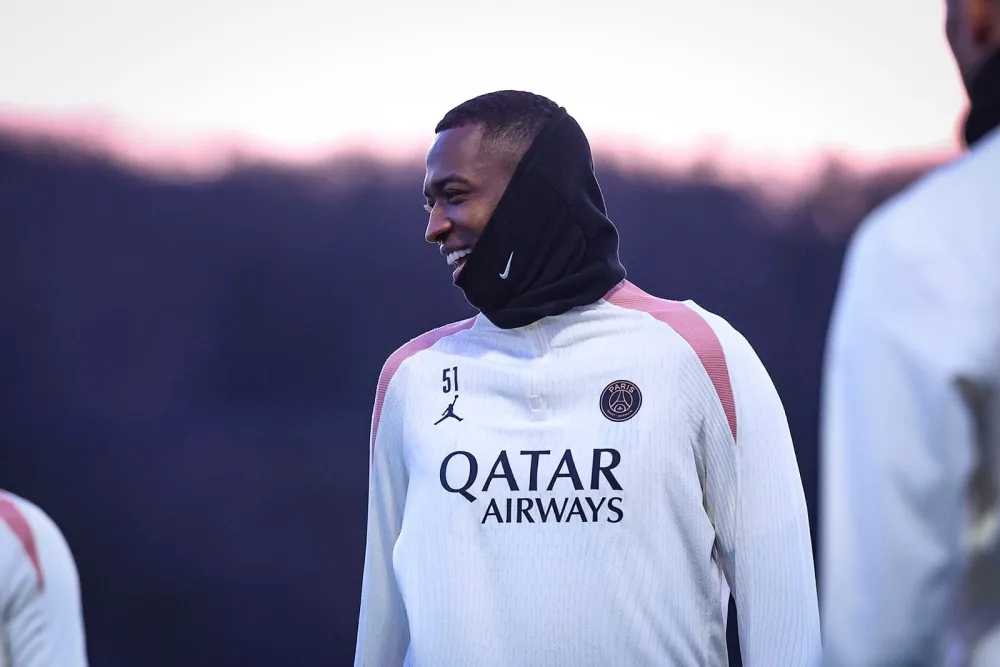Willian Pacho avec le PSG (PSG.FR)