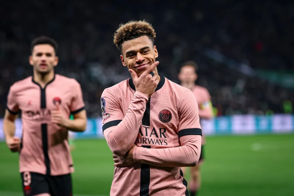 Désiré Doué avec le PSG (PSG.FR)