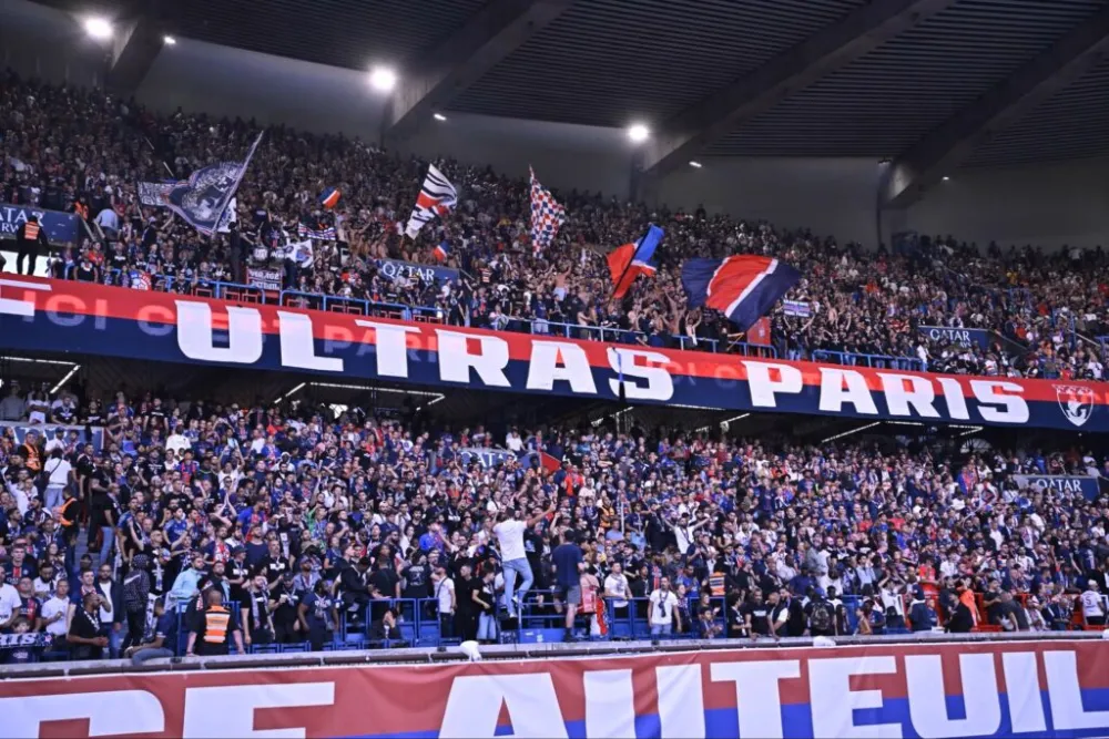Les supporters parisiens (PSG.FR)