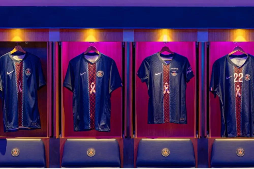Le maillot du PSG orné sur logo Octobre Rose (PSG.fr)