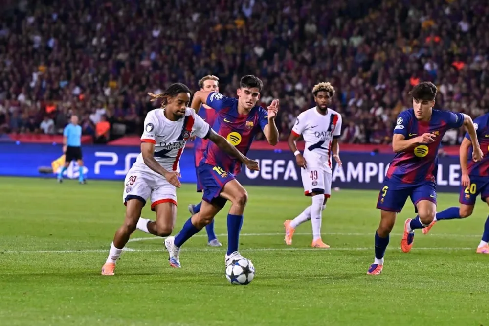 Gerard Martin, le défenseur du Barça, a souffert face au PSG (PSG.fr)