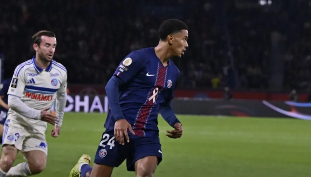 Senny Mayulu face à Strasbourg (@psg_inside)