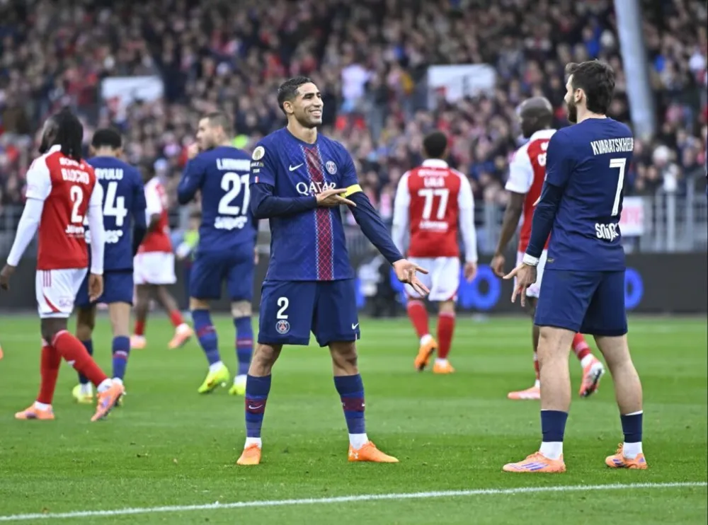 Achraf Hakimi et Khvicha Kvaratskhelia (PSG.FR)