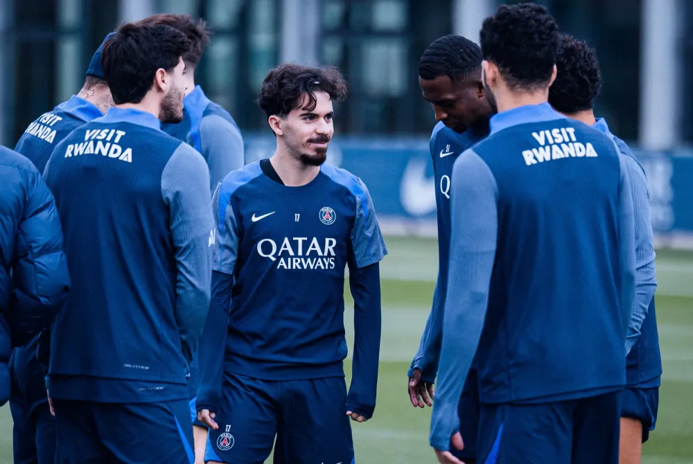 Vitinha et le groupe parisien (PSG.FR)