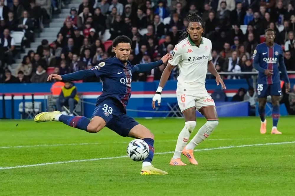 Warren Zaïre-Emery face à Nice (PSG.fr)