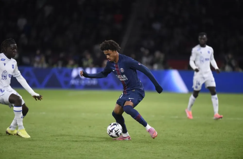 Mathis Jangeal avec le PSG (PSG.FR)
