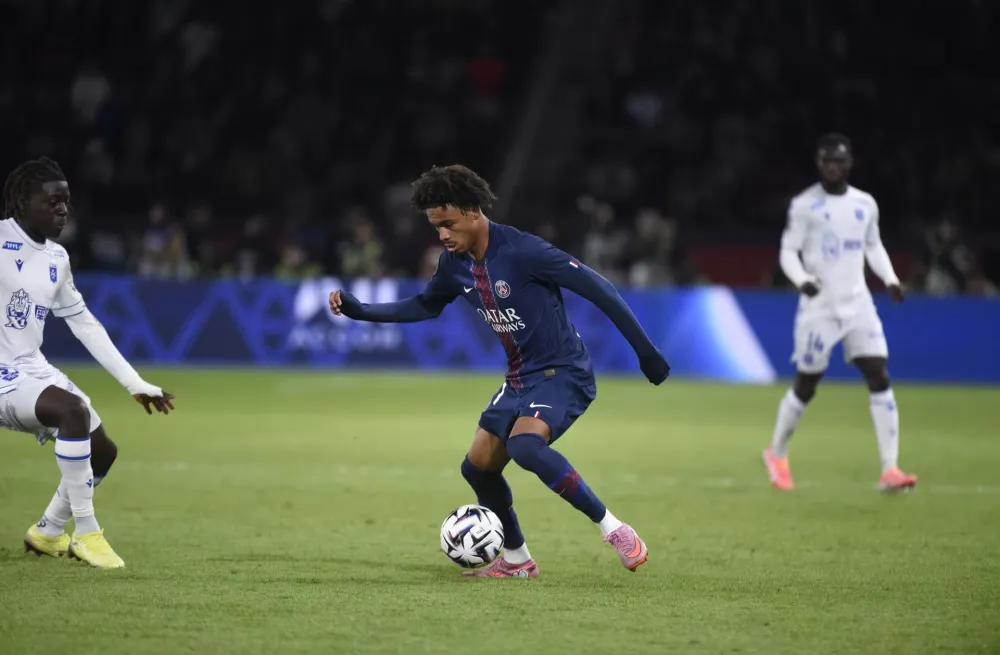 Mathis Jangeal avec le PSG (PSG.FR)