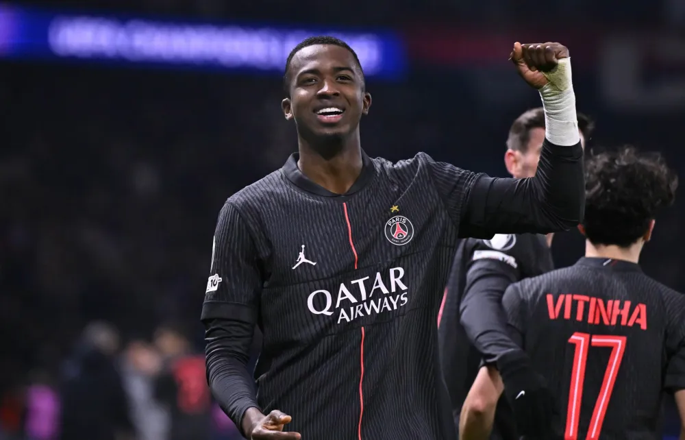 PSG : les images de l'entraînement de ce vendredi, Pacho de retour et Kvara en pétard