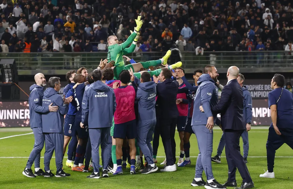 Mercato : Suzuki qui remplace Chevalier au PSG, grosse surprise en vue ?