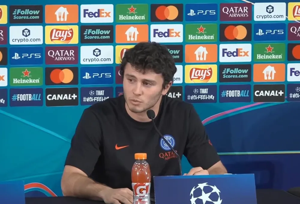 Joao Neves en conférence de presse (Capture Youtube PSG)