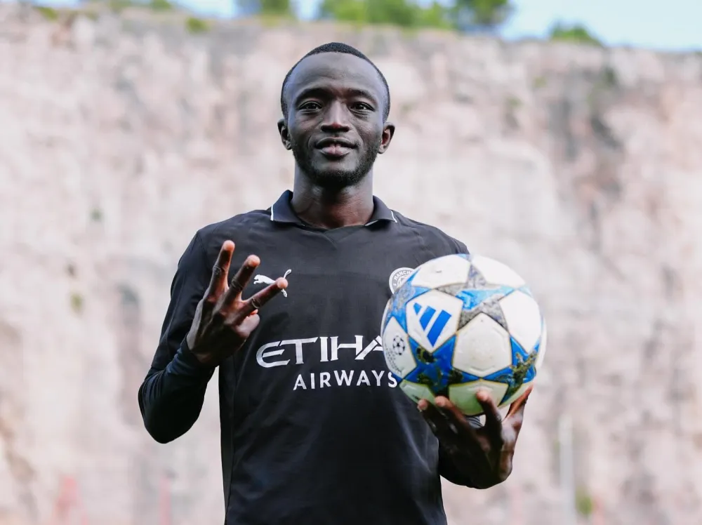 Mahamadou Sangaré avec Manchester City (site officiel)